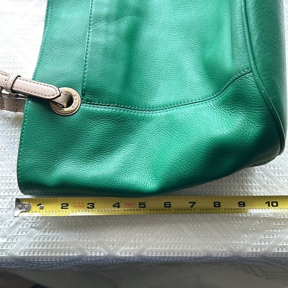 🌸END OF SUMMER SALE 🌸Michael Kors Emerald Green Bucket Bag - Picture 9 of 11